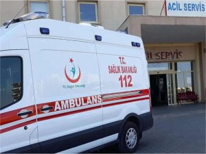 Motosikletle otomobil çarpıştı: 1 ağır yaralı