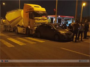Diyarbakırda kamyon ile otomobil çarpıştı  