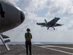 Akdenize düşen ABD uçağında 5 kişi öldü  