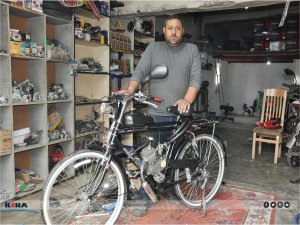 Vergi ve ehliyet ücretleri ilginç icatlar ortaya çıkarıyor: Bisiklet motosiklete çevrildi 