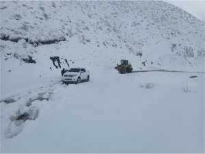 Siirtte aşırı kar yağışı nedeniyle grup köy yolları ulaşıma kapandı 