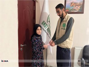 Hafızlık öğrencisi ilk bursunu Gazzeye bağışladı