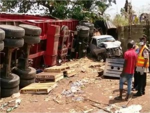 Nijeryada kamyon yayaların arasına daldı: 16 ölü, 27 yaralı  