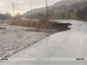 Silopide sağanak yağış nedeniyle dere taştı, yol çöktü 