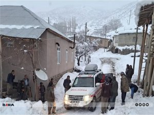 Kapanan köy yolları nedeniyle mahsur kalan hastalar kurtarıldı  