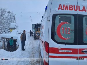 Kar ve tipi engeline takılan hasta ekiplerin yardımlarıyla kurtarıldı  