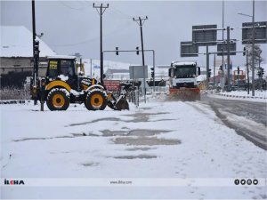 Siirt Belediyesi karla mücadele çalışmalarına hız verdi  