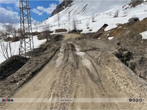 Şırnaktaki bozuk köy yolları halkı mağdur ediyor  