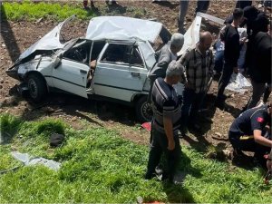 Diyarbakırda otomobil şarampole devrildi: Çoğu çocuk 9 yaralı  