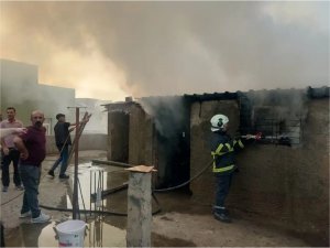 Mardin’de bir evin çatısında yangın çıktı 