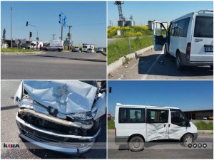 Diyarbakırda minibüs ile otomobil çarpıştı: 1 yaralı