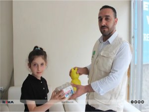 10 yaşındaki kız çocuğu kumbarasını Gazzeye bağışladı  