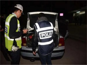 İzmirde asayiş uygulaması: 400 gözaltı  