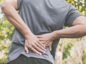 Uzun süre oturmak bel ağrısına neden oluyor!