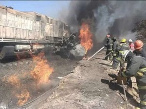 Meksikada yük treni gaz tankerine çarptı: 50 araç ve 120 ev hasar gördü