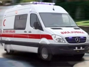 Hasta taşıyan ambulans ile otomobil çarpıştı: 1 ölü, 6 kişi yaralı