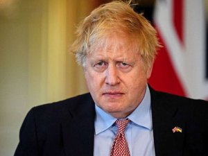 Johnson başbakanlık yarışından çekildi
