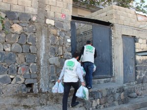 Cizrede yetimler yararına düzenlenen kermesten elde edilen gelirler sahiplerine ulaştırıldı