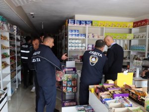 Midyatta okul çevrelerindeki market ve bakkallar denetlendi