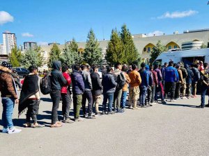 Göç İdaresi Başkanlığı sınır dışı edilen düzensiz göçmen sayısını açıkladı