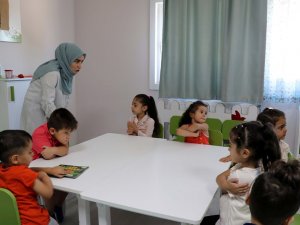 Kadın konukevlerindeki 24 bin çocuğa sosyal destek