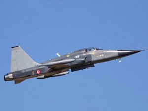 Konyada askeri eğitim uçağı düştü: Pilot atlayarak kurtuldu
