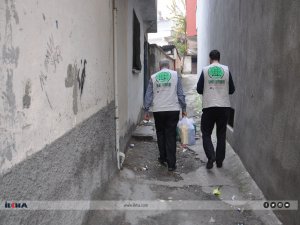 Umut Kervanı yüzlerce aileye gıda kolisi yardımı yaptı