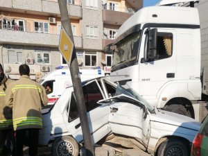 Mardin’de tır ile otomobil çarpıştı: 2 yaralı