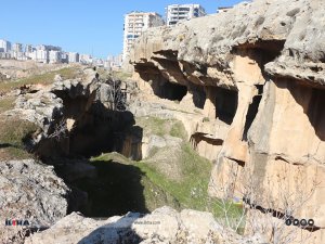 Madde bağımlılarının mesken tuttuğu tarihi mağaralar, okul öğrencilerini tedirgin ediyor!