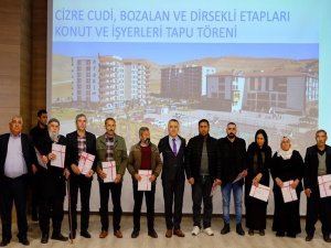 Şırnaktaki çukur olaylarında evleri yıkılanlara tapuları teslim edildi  