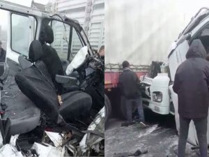 Askerleri taşıyan araç tıra çarptı: 2 asker hayatını kaybetti, 2 yaralı