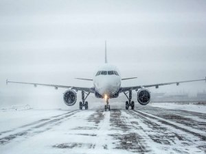 İstanbulda 170 hava seferi iptal edildi