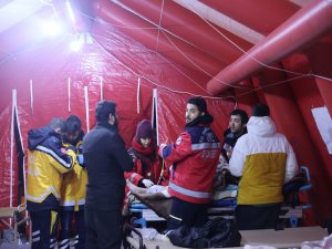 Bakan Koca: 813 ambulans ve 227 UMKE timi afet bölgesinde