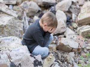 Depremzede çocuklar yurtdışında yaşayan ailelere evlatlık verilmeyecek