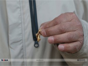 Depremde eşini kaybeden kadından duygulandıran bağış