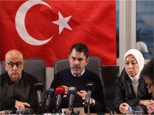 Bakanlar açıklama yaparken depreme yakalandılar