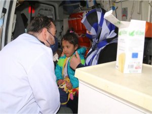 Şanlıurfada afetzedelere mobil sağlık hizmeti veriliyor
