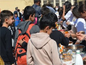 Mardin’de depremzedeler yararına kermes düzenlendi