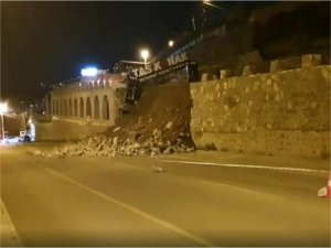 Diyarbakır- Ovabağ karayolunda istinat duvarı çöktü