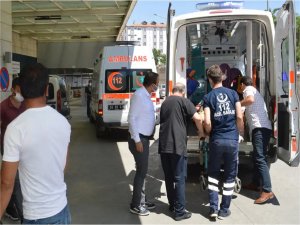 Balkondan düşen kız çocuğu ağır yaralandı