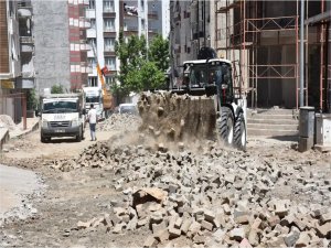 Siirt Belediyesi kilit parke ve yol bakım çalışmalarını sürdürüyor