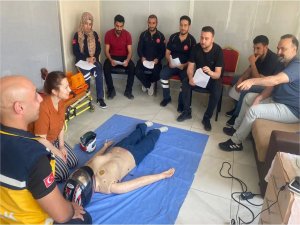 Sağlık çalışanlarına travma desteği eğitimi verildi