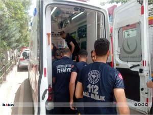 Otomobil hafif ticari araca arkadan çarptı: Bir yaralı