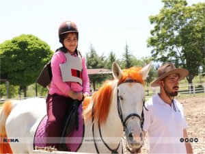 Depremde travma yaşayan çocuklara atlı psikoterapi desteği