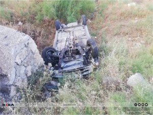 Otomobil şarampole devrildi: 3 yaralı