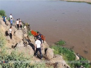 Serinlemek için girdiği Dicle Nehrinde boğuldu  