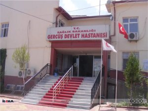 Tarlasındaki yangını söndürürken zehirlenen şahıs vefat etti