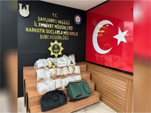 Şanlıurfada aranan 2 araçta uyuşturucu madde ele geçirildi
