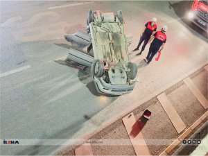 Kontrolden çıkan otomobil alt geçide düştü: 2 yaralı