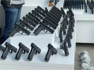 İstanbulda düzenlenen operasyonda 432 tabanca ele geçirildi  